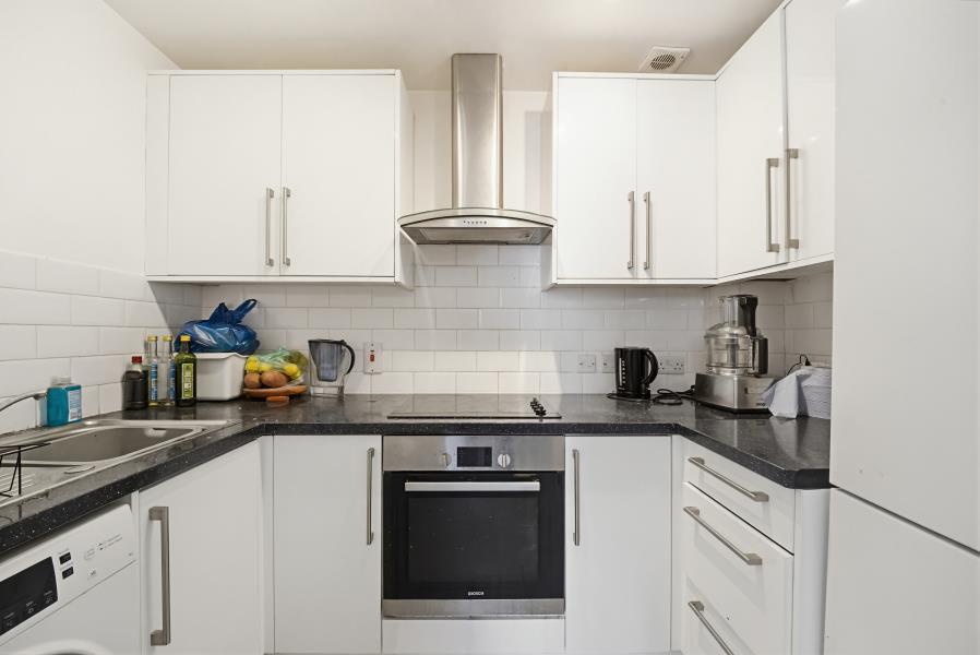 Apartment in London, London Borough of Brent - View 2