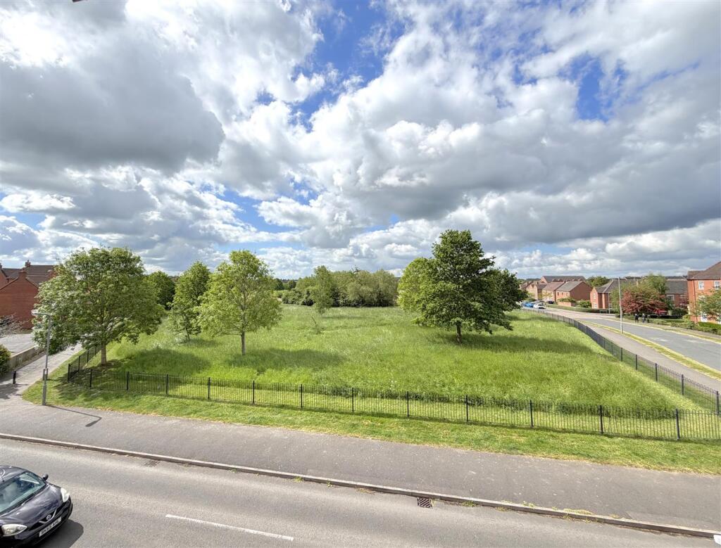 Shreres Dyche, Chase Meadow (Overlooking the Lake) Warwick photo 2