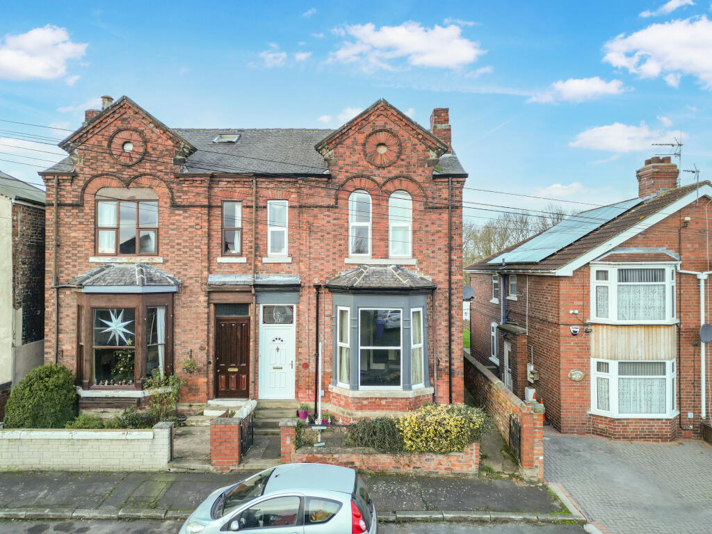 Main image of property: Flat 1, 51 George Street, Snaith, DN14 9