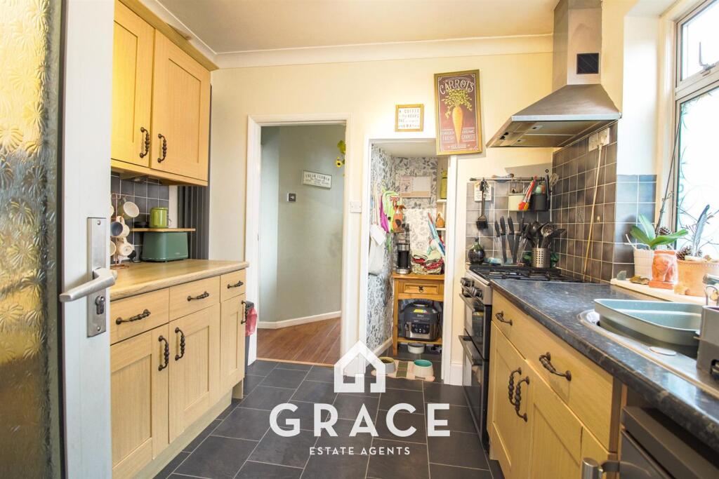 Chesterfield Drive, Ipswich - View 5