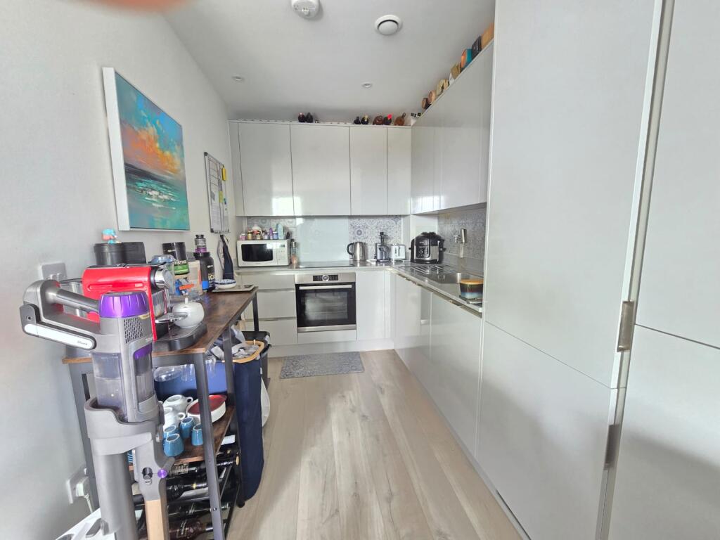 1-bed flat on Holborough House, Lismore Boulevard, Colindale, Barnet, London, £340,000