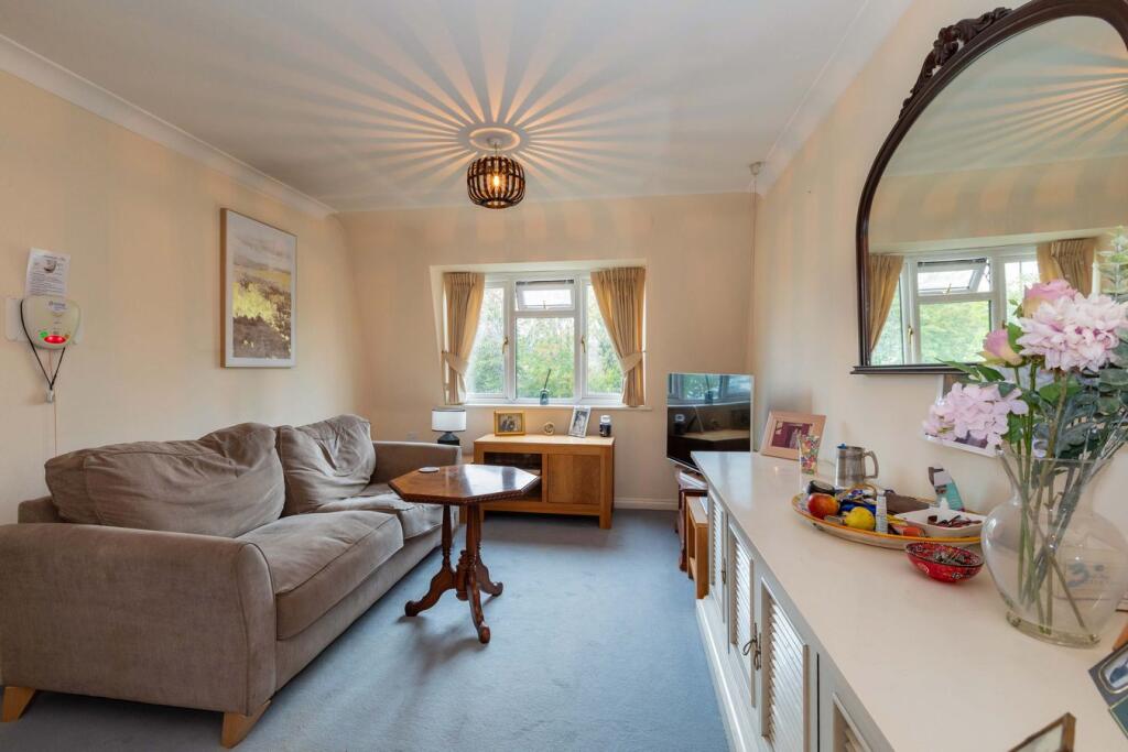 Apartment in Maidenhead, Bray Wick - View 4