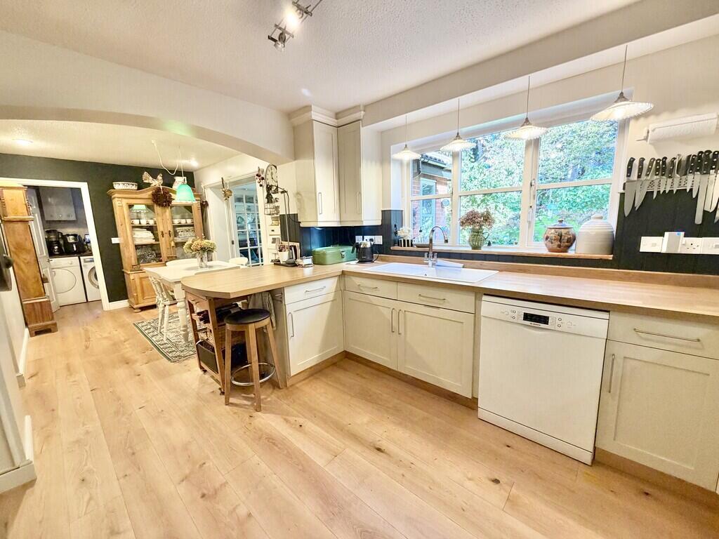 House in Surrey Heath, Surrey - View 3