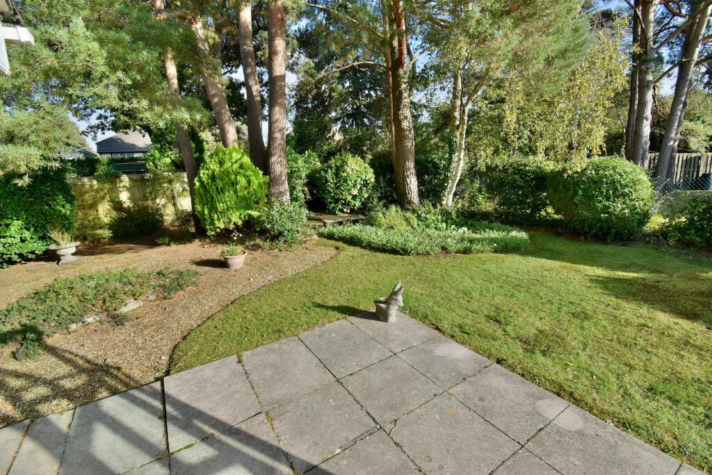 Mountbatten Drive, Ferndown, BH22 photo 2