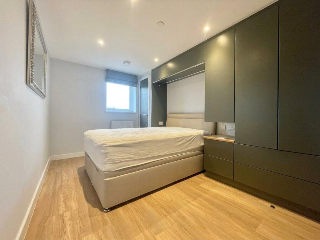 Apartment in Slough - View 4