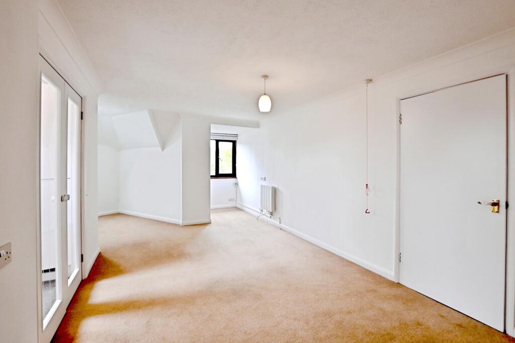 Russell Court, MIDHURST, West Sussex, GU29 photo 2