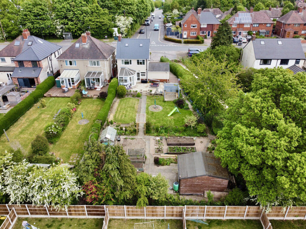 3-bed detached on Chesterfield Road, Holmewood, S42, £295,000