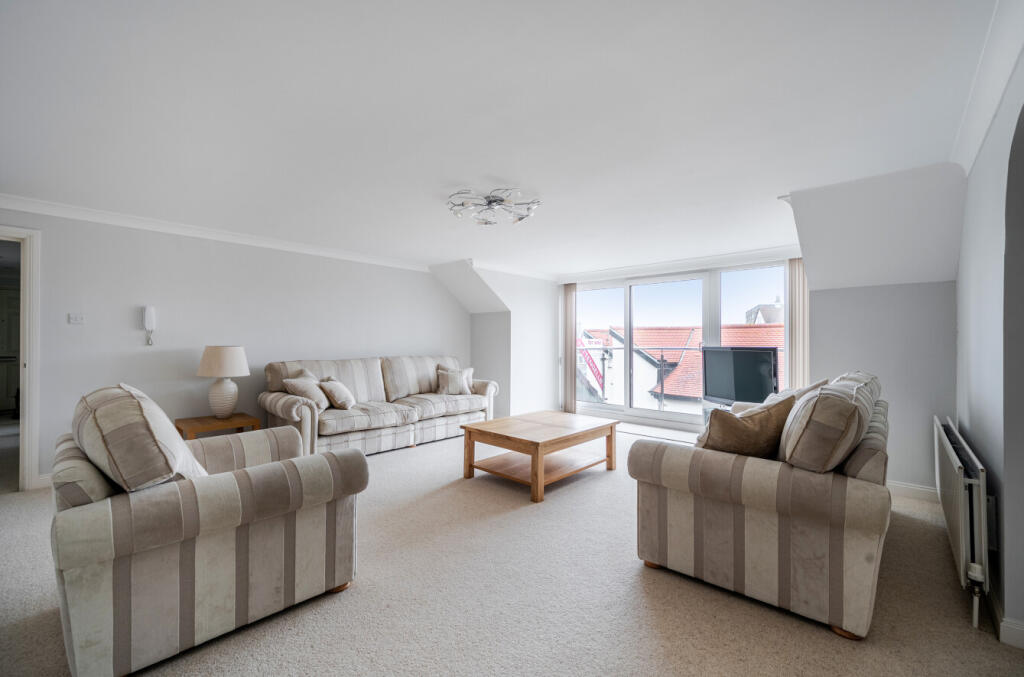Apartment in New Forest, New Milton - View 2