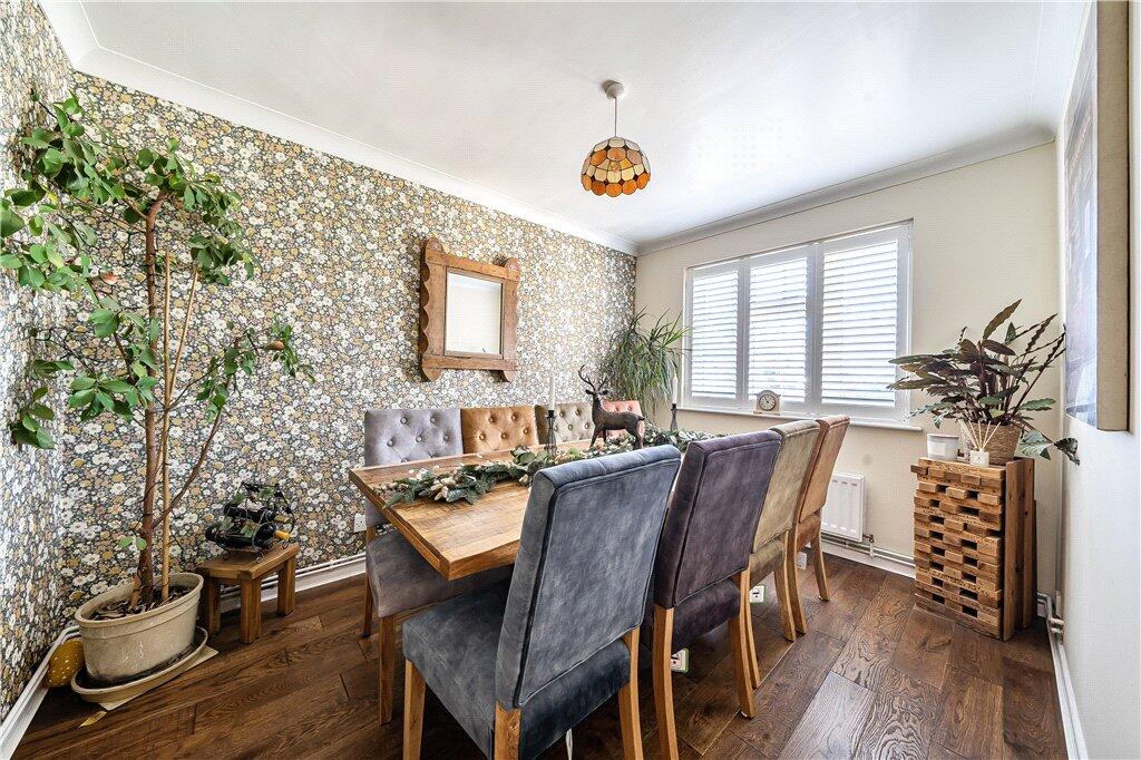 House in Southampton - More