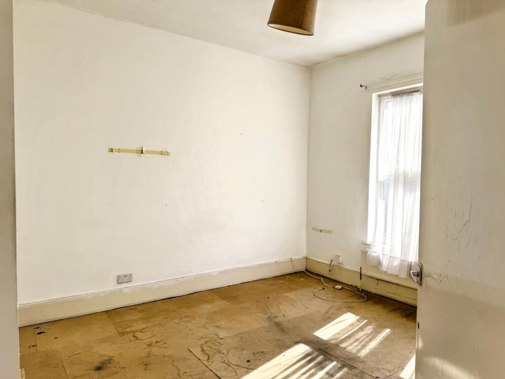 Apartment in London, Leyton - More