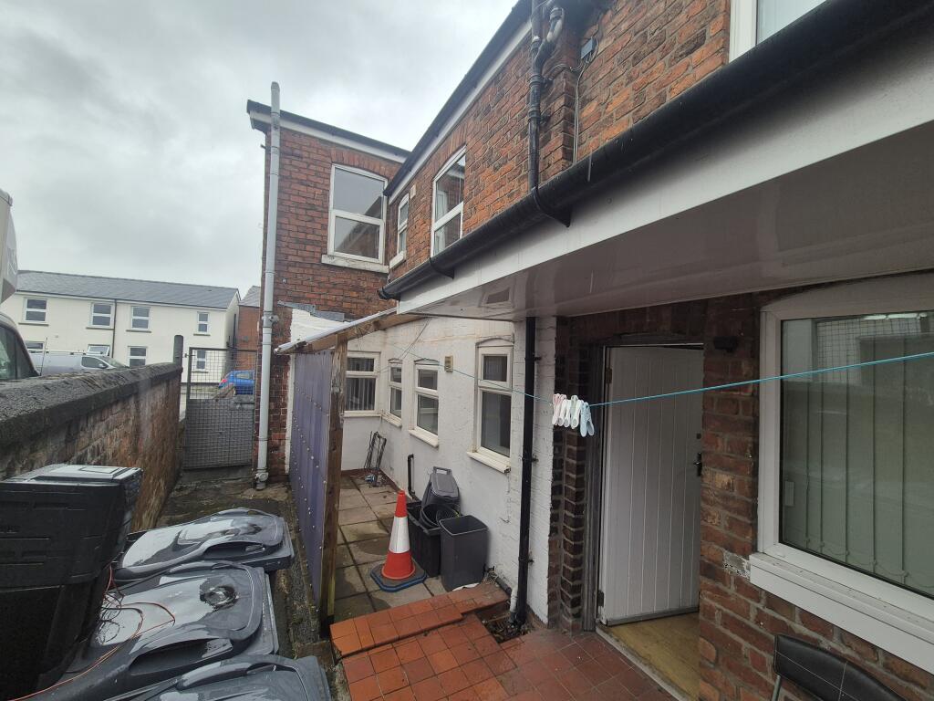 8 Wigan Road, Ormskirk, Lancashire L39 2AU photo 4