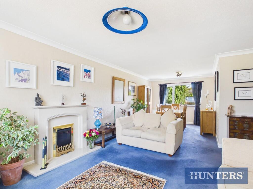 House in Leconfield - More