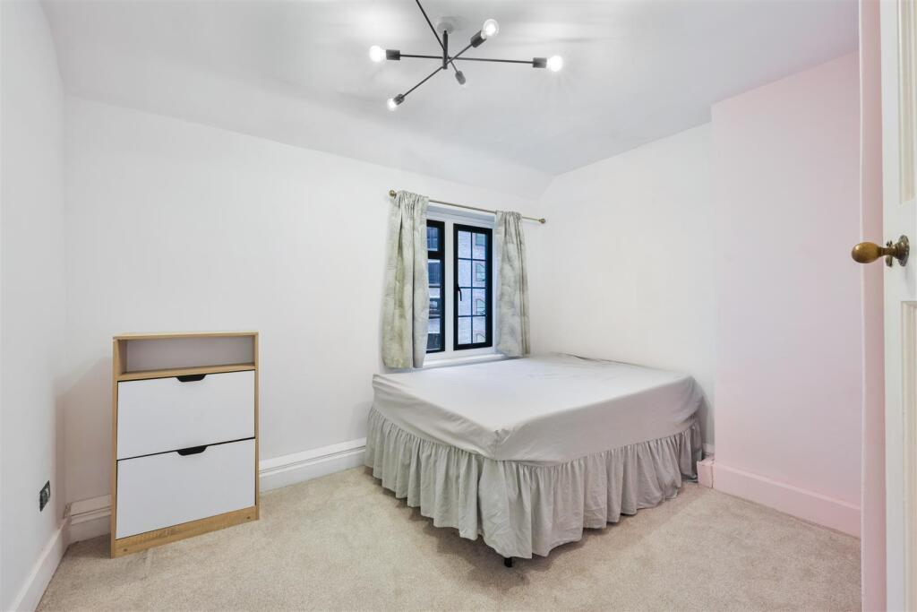 Apartment in Epsom - View 5