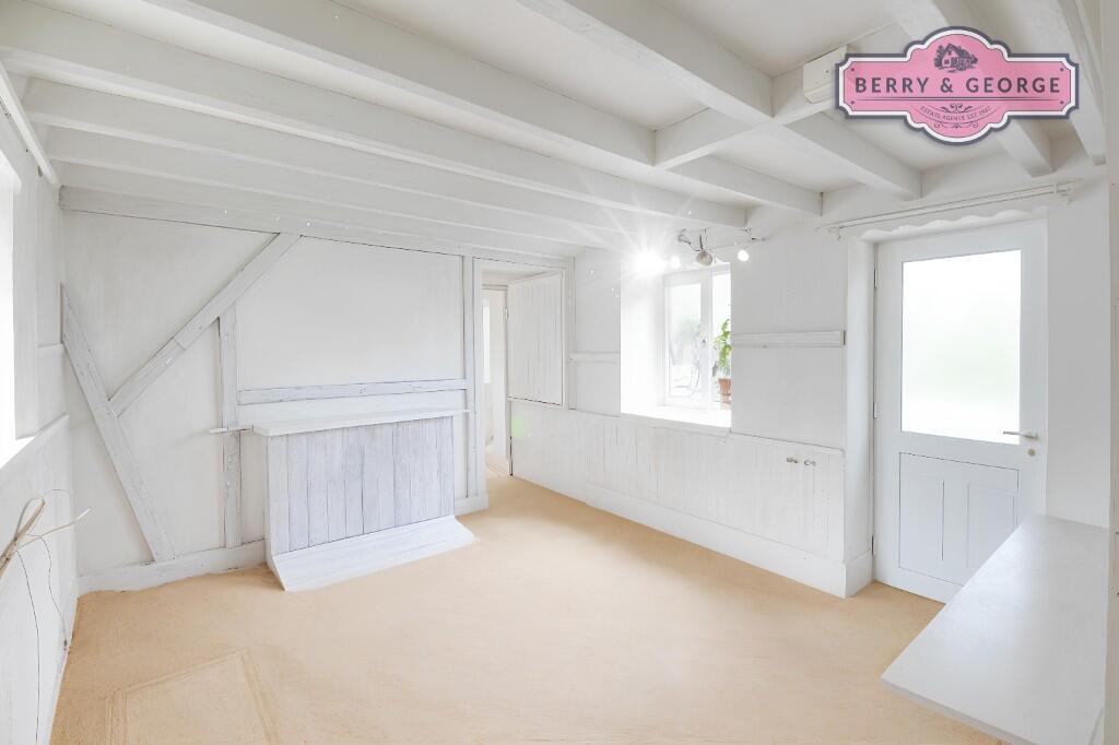 18 Wesley Road, LL11 5UY - View 6
