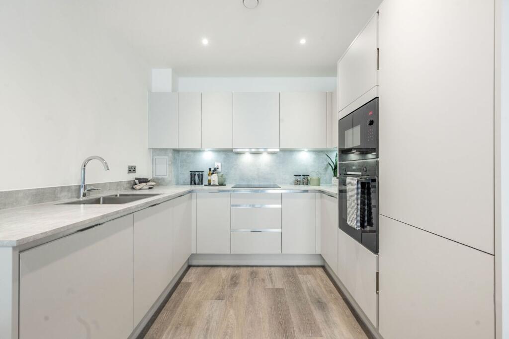 Apartment in Watford - View 3