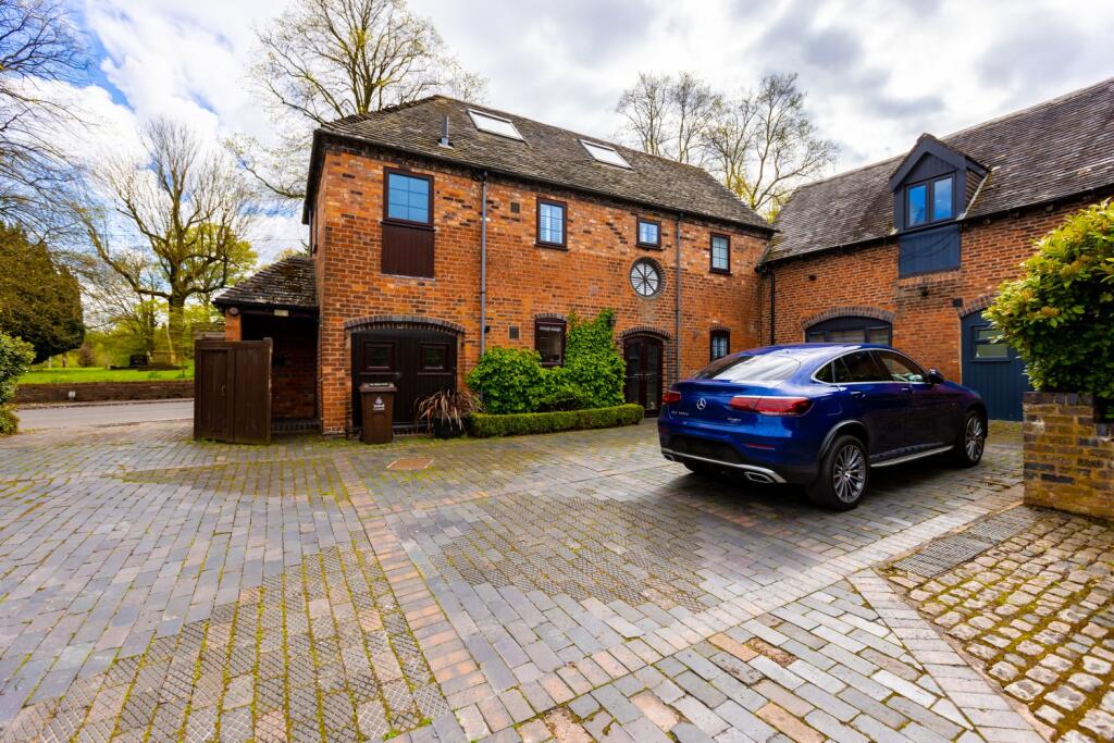 Main image of property: Chapel Lane, Great Barr, B43 7BA
