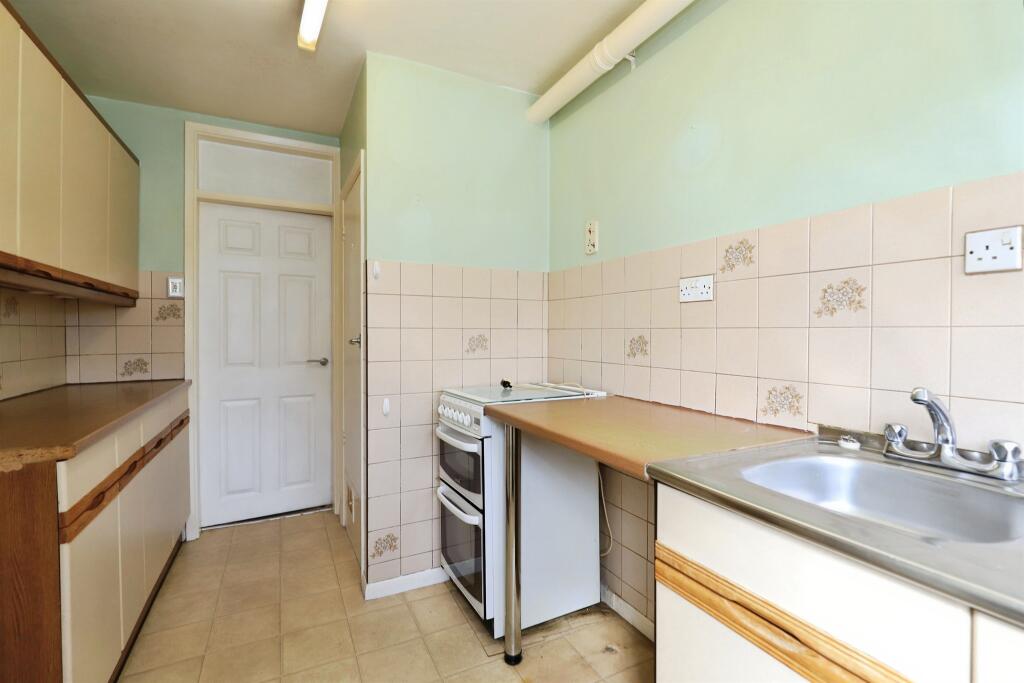 Apartment in Wolverhampton, West Midlands - View 3