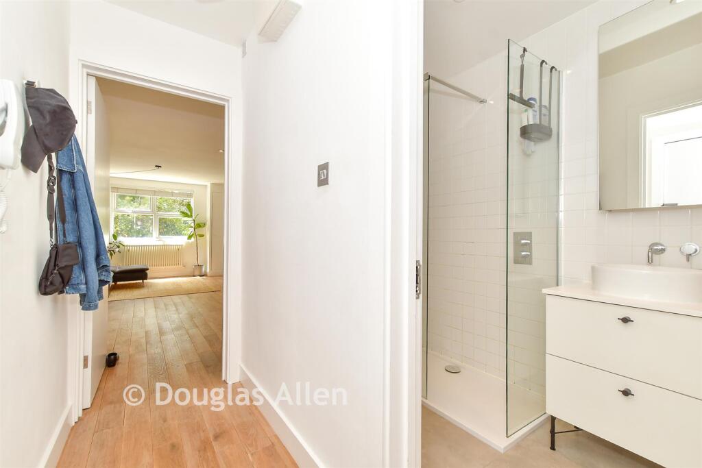 Apartment in London, Leyton - More