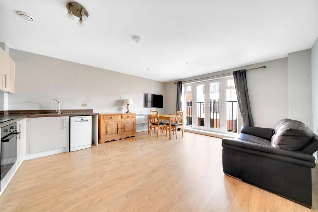 Apartment in Sutton - View 5