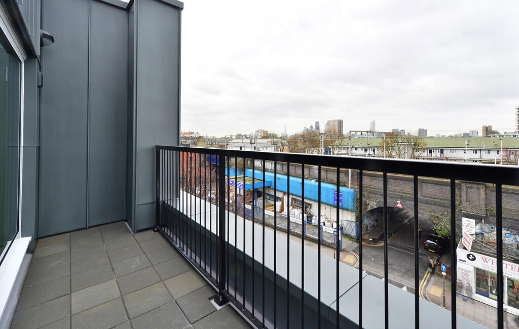 Main image of property: 20 Pearl House, 60 Millennium Place