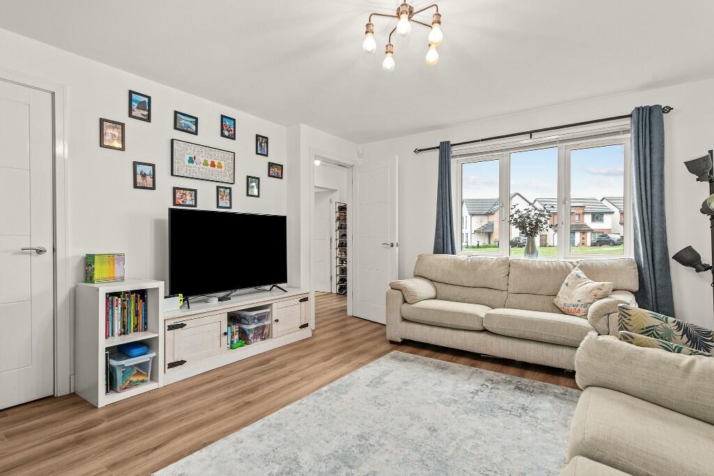 12 Rosebank Avenue, Dunipace, Denny, Stirlingshire, FK6 6FP photo 2
