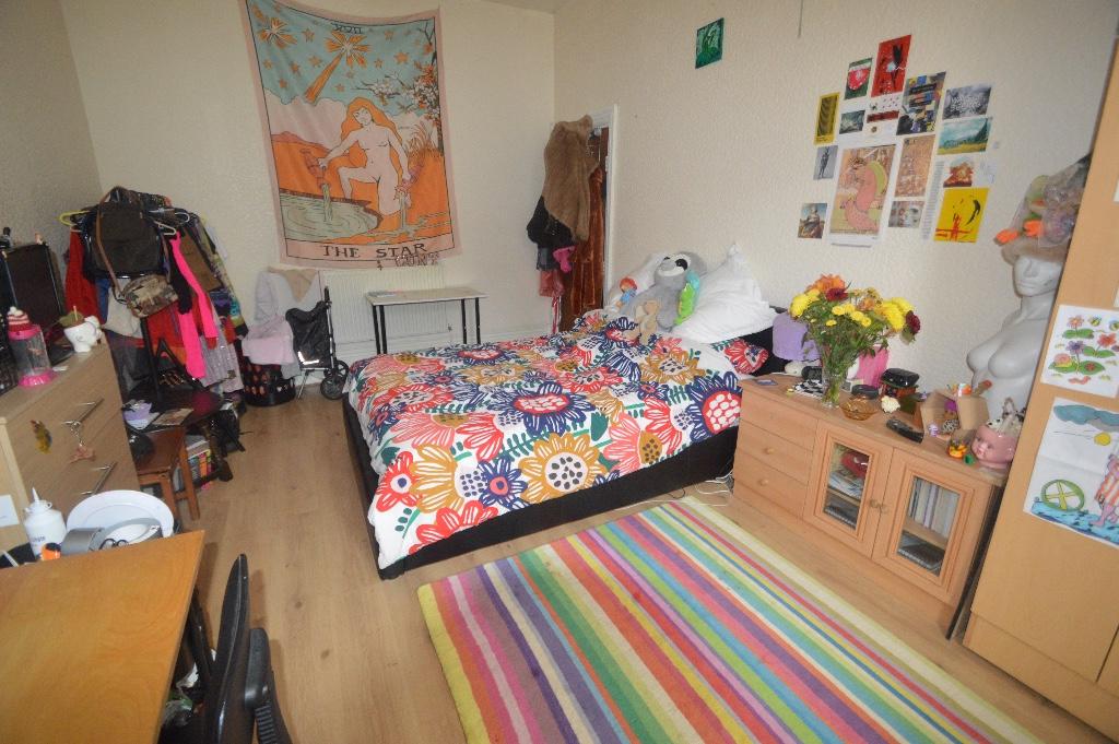 House in Leeds, West Yorkshire - View 2