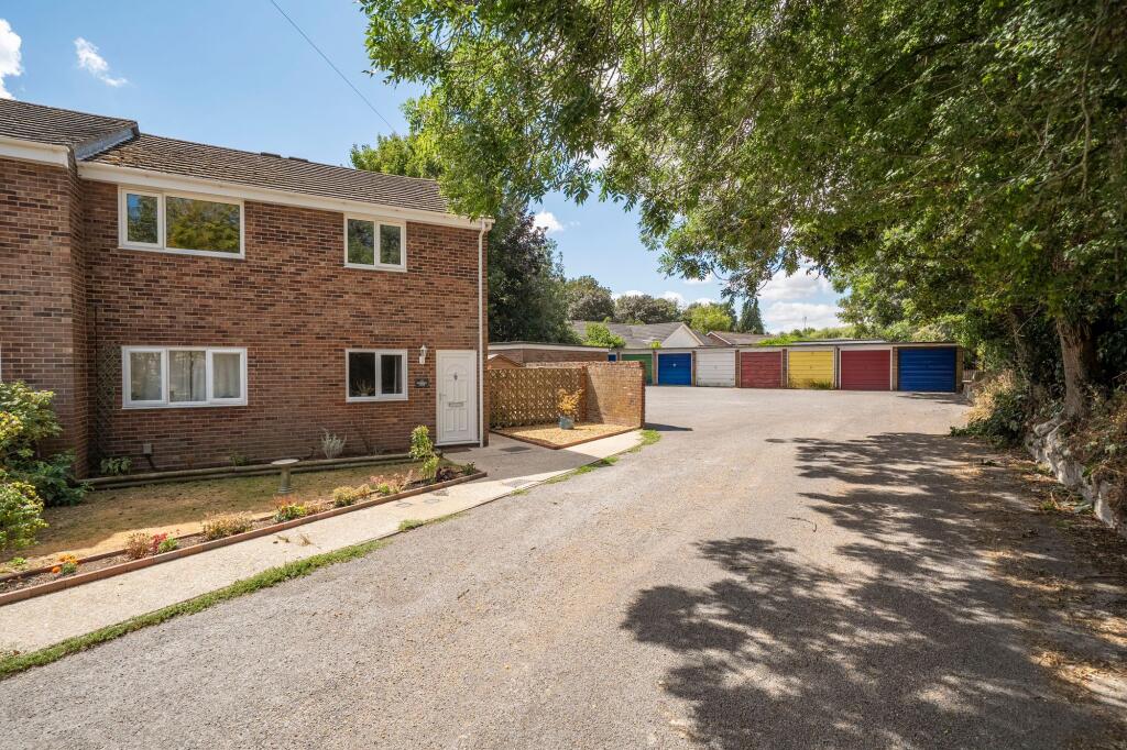 Sunnyside Close, Charlton, SP10 photo 4
