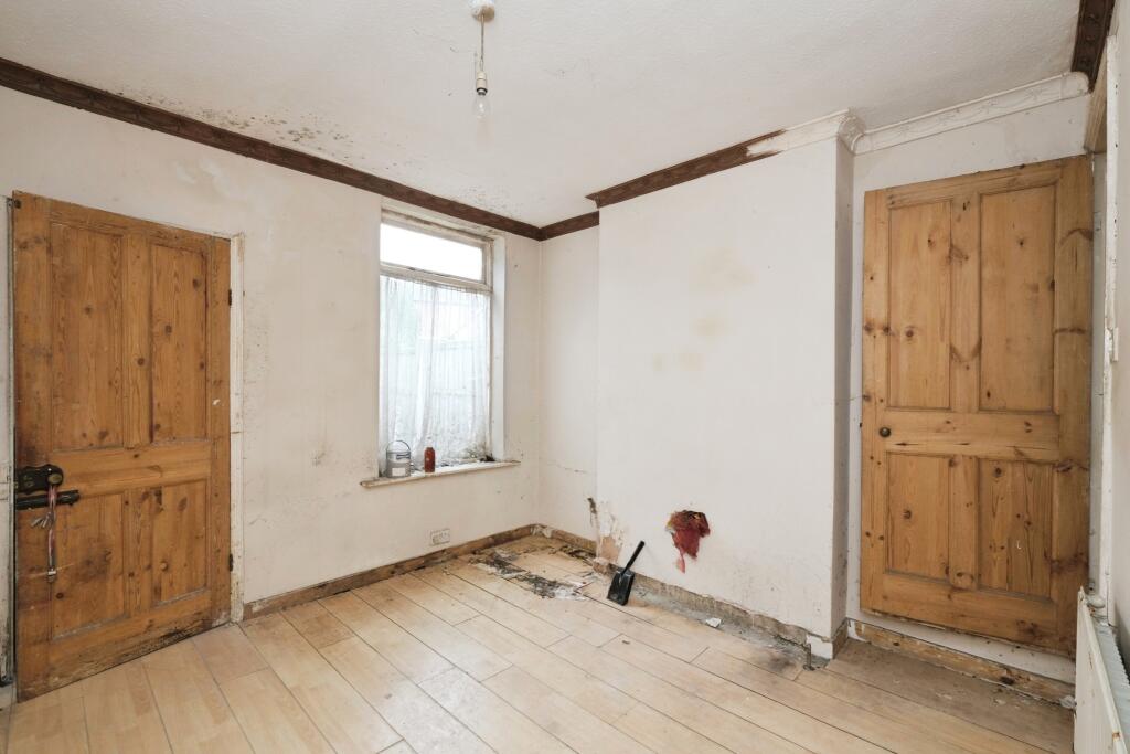 House in Nottingham, Nottinghamshire - View 4