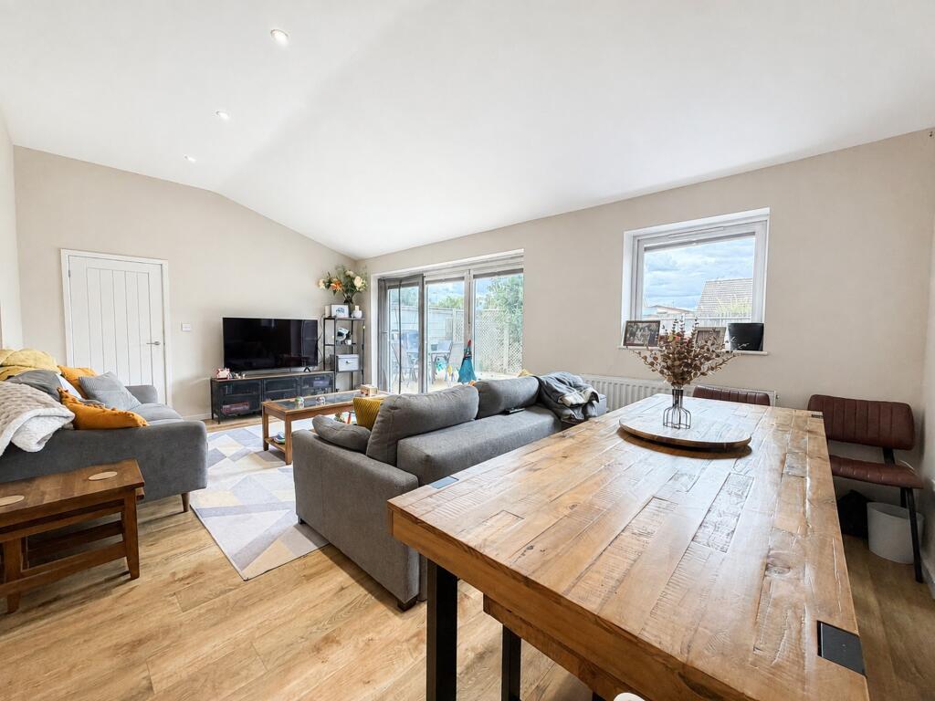 House in Middleton Cheney, West Northamptonshire - View 3