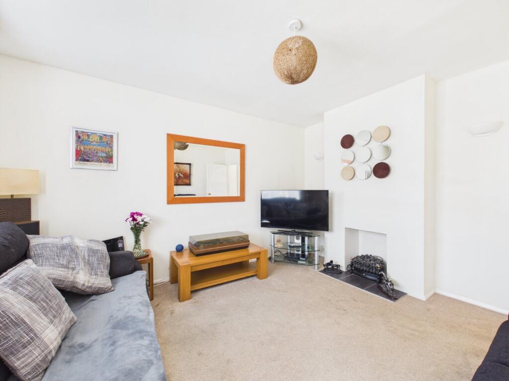 House in Slough - View 2