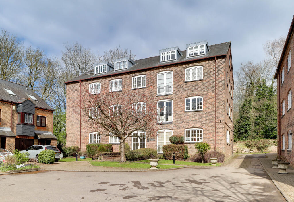 Abbey Mill Lane, St. Albans, Hertfordshire, AL3