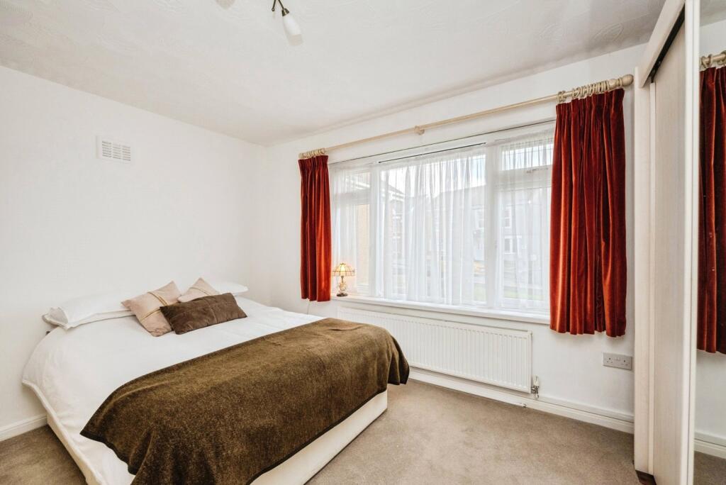 House in Pontarddulais, Grovesend and Waungron - More