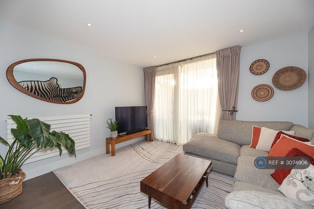Apartment in Kingston upon Thames - View 3