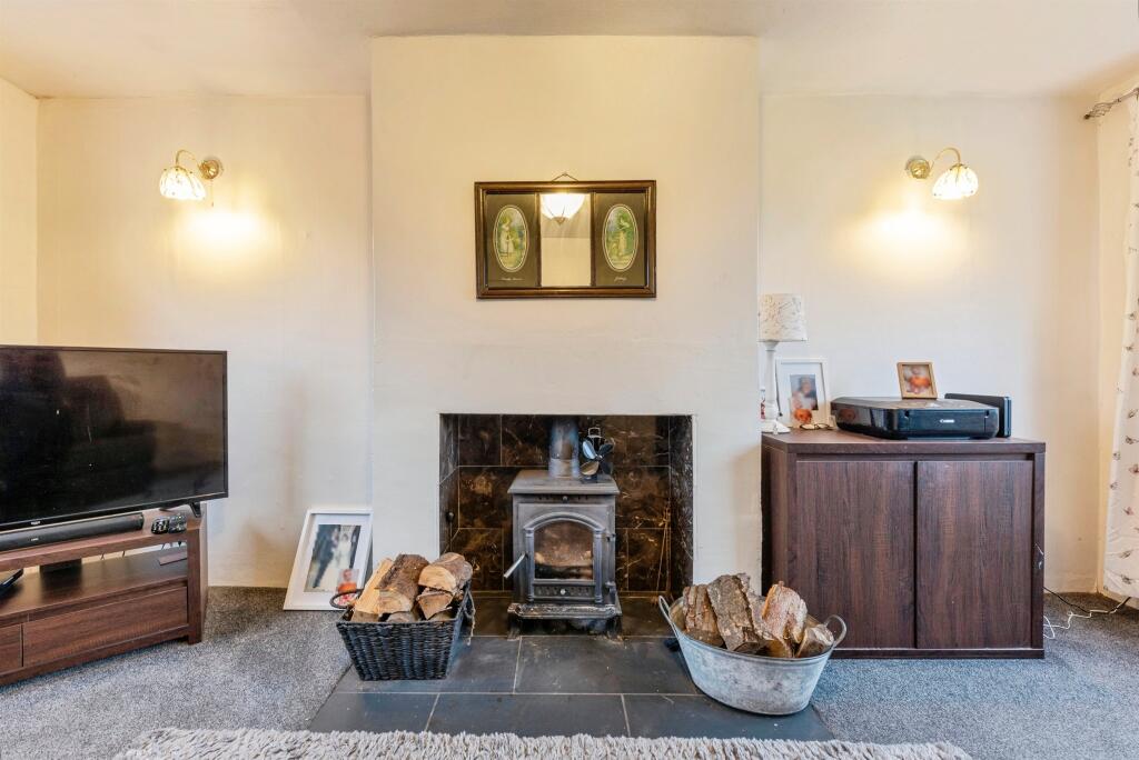 House in Newark and Sherwood, South Clifton - More