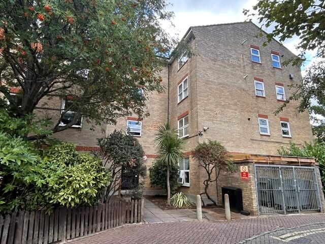 Apartment in London - More