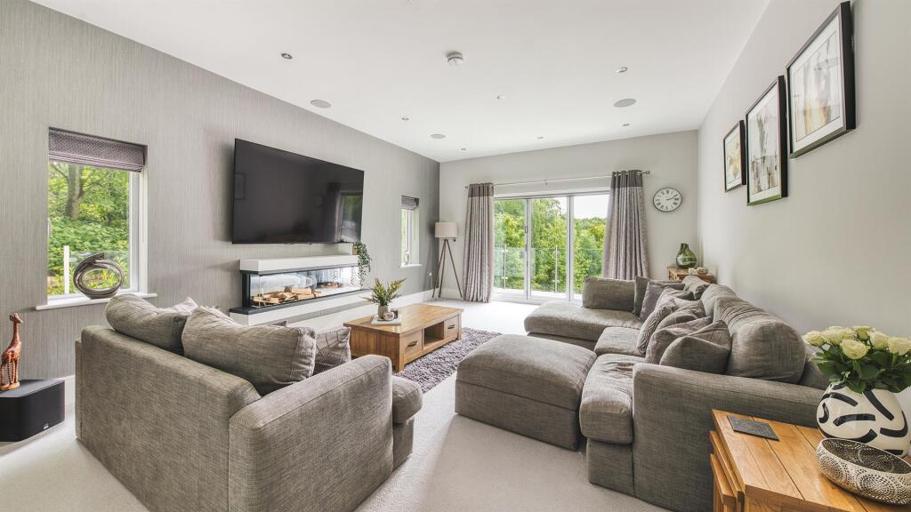 House in Derby, Quarndon - More
