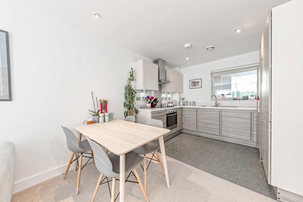 Apartment in London - View 4