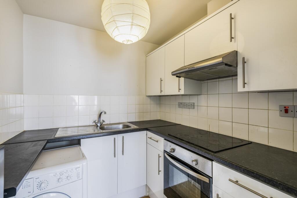 Apartment in London - View 5