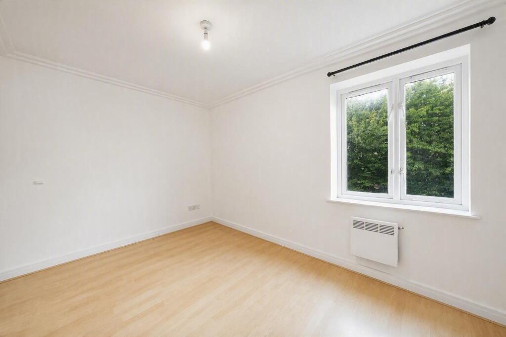 Apartment in Barking, Roding Riverside, Thames View - View 5