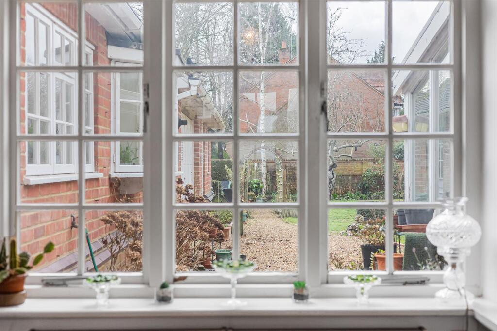 Conisboro Avenue, Caversham, RG4 photo 4