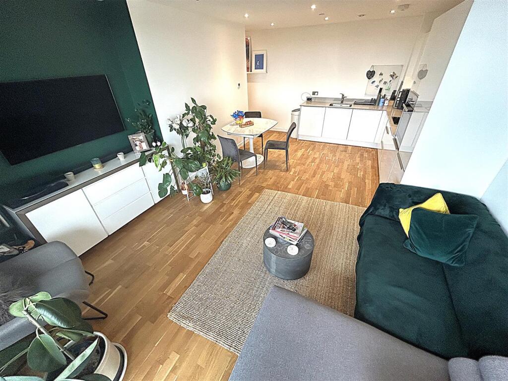Apartment in London - More