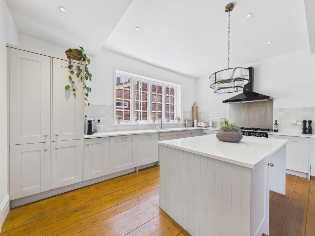 Shavington Avenue, Hoole, CH2 - More