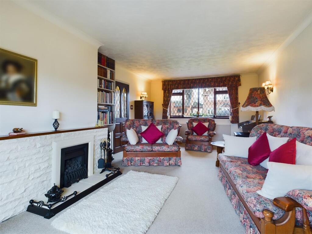 Stourton Crescent, Stourbridge photo 3