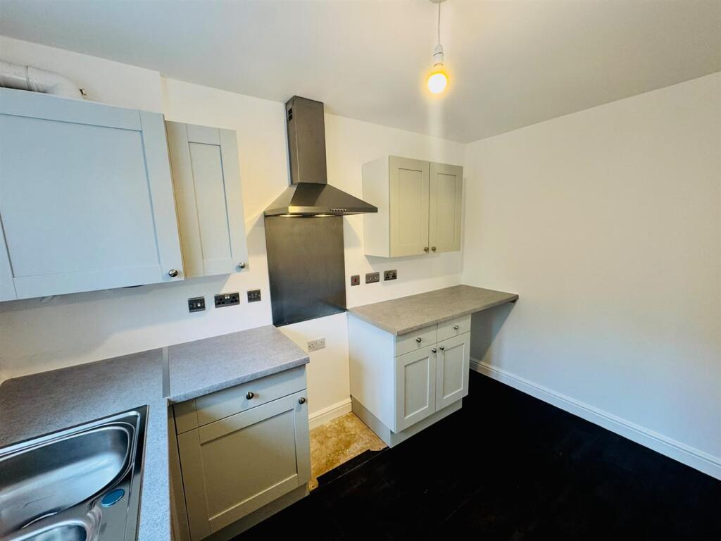 House in Stoke-on-Trent - More