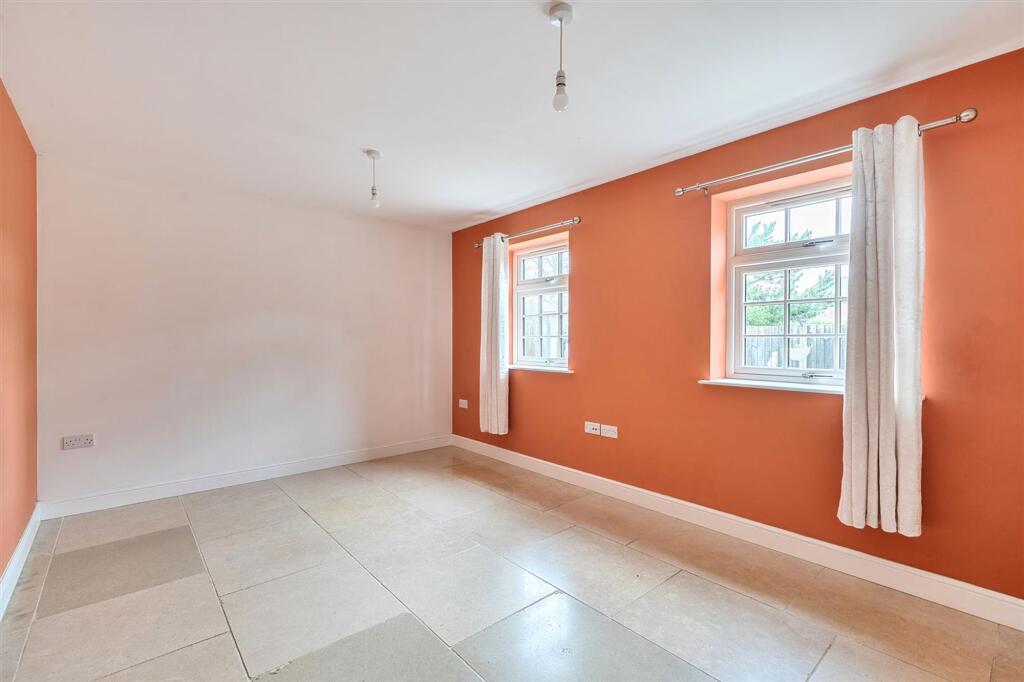 House in Llandrindod Wells - More