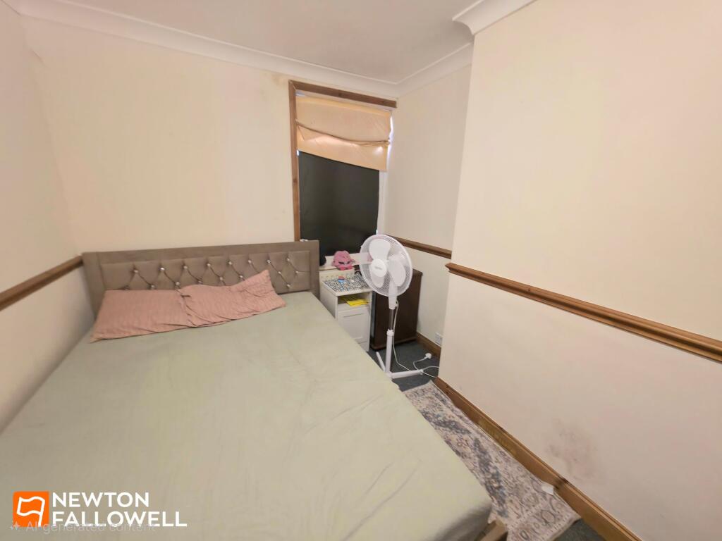 House in Bolsover, Shirebrook - More