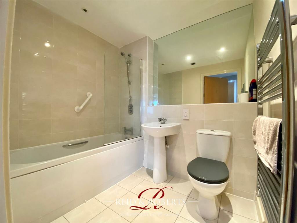 Apartment in Wrexham, Eagles Meadow Shopping Centre, Caia Park - View 3