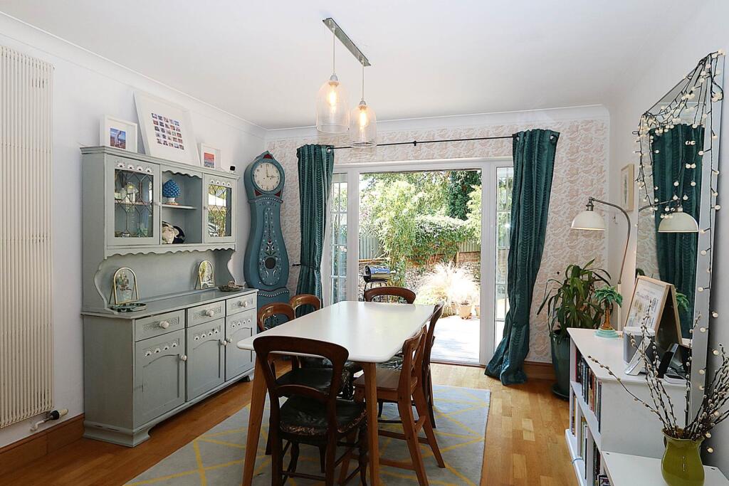 Whitchurch On Thames - Walk to Pangbourne shops, amenities, train station & highly regarded Whitchurch primary school - More
