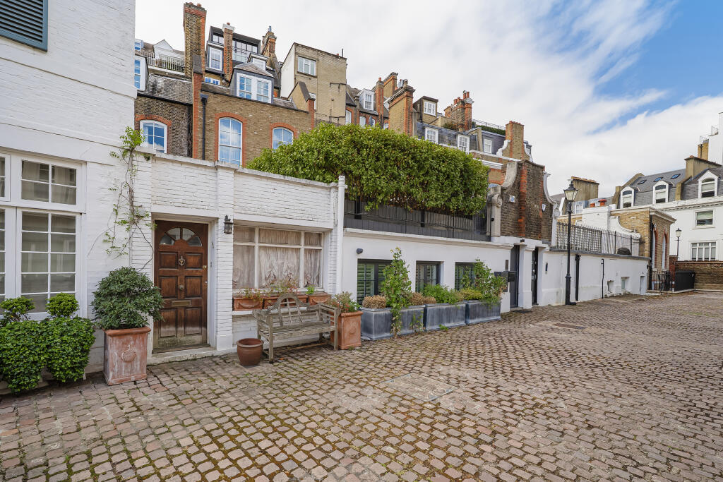 Main image of property: Pont Street Mews, Knightsbridge, London, SW1X