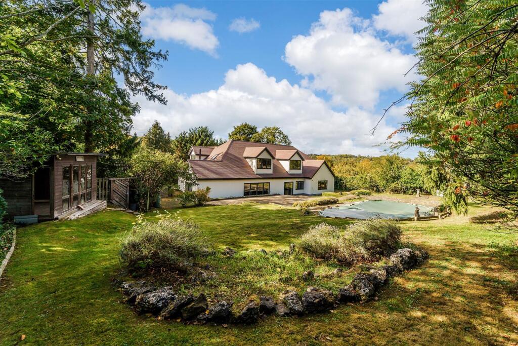 Hazelwood Lane, Chipstead photo 3
